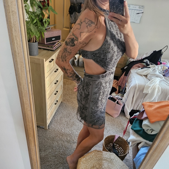 Beautiful unusual sparkling dress - Picture 2 of 4